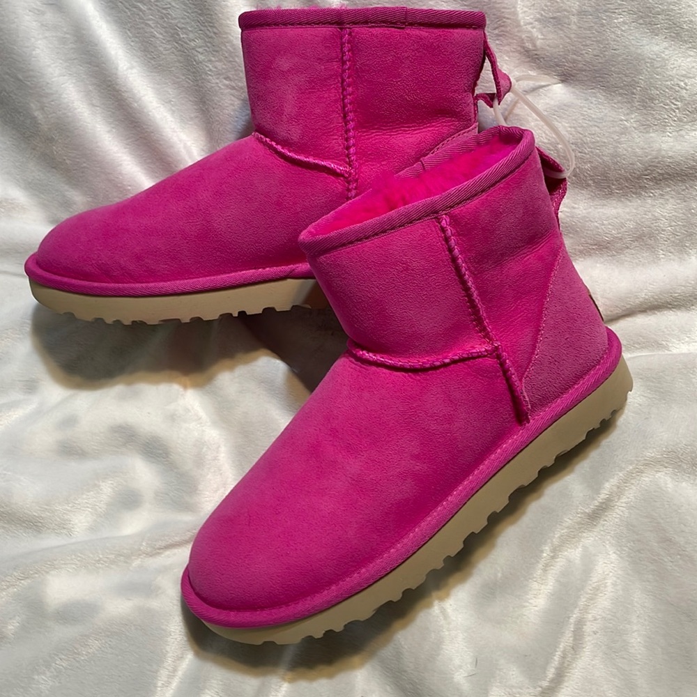 UGG Classic Mini II Shearling Boot - Picture 7 of 17